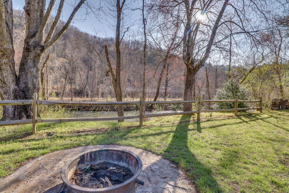 Handicap accessible riverfront home - outdoor firepit & hot tub!