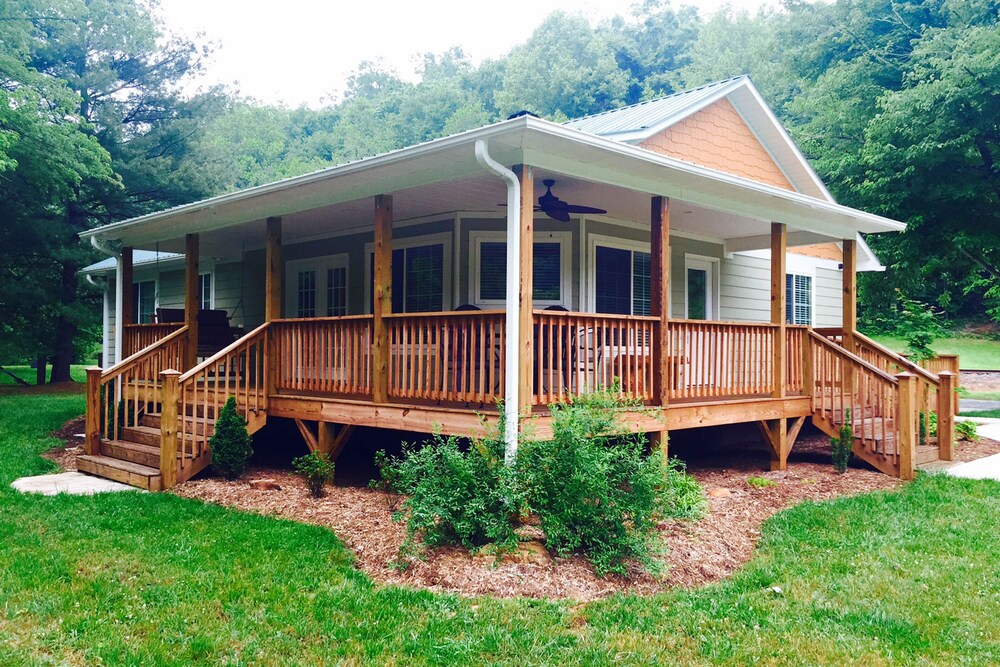 Handicap accessible riverfront home - outdoor firepit & hot tub!