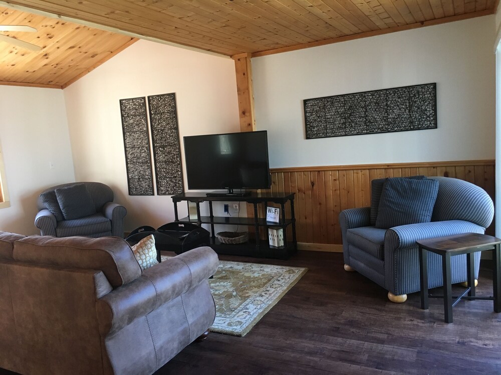 Family Friendly Cottage w/Spectacular Views of Round LakeHayward, WI in Hayward Best Rates