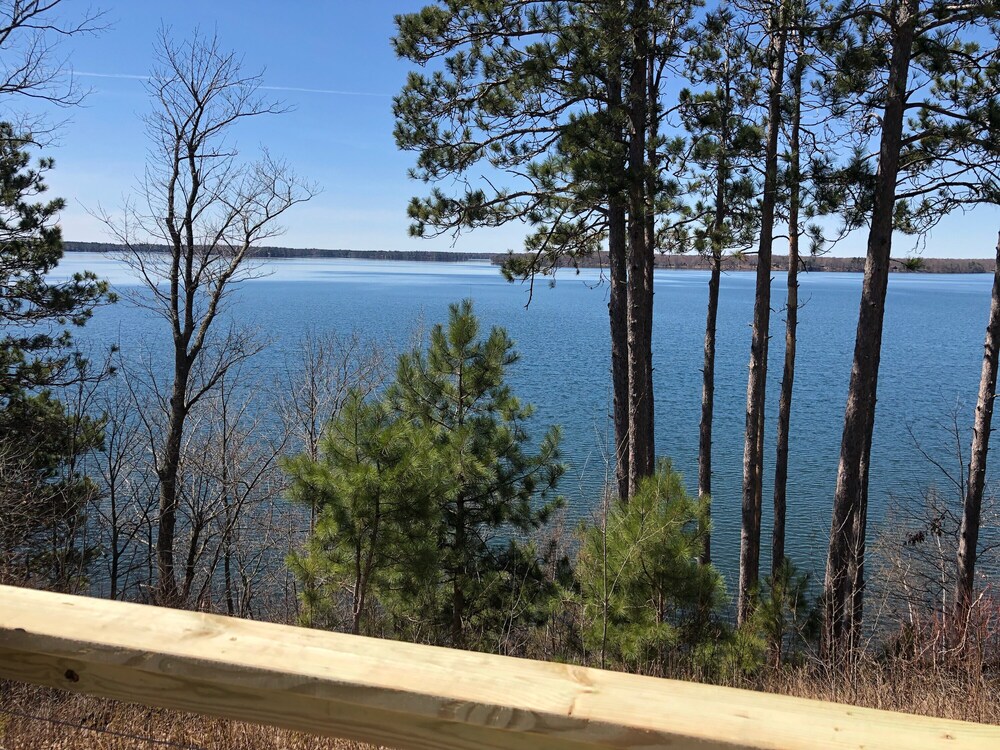 Family Friendly Cottage w/Spectacular Views of Round LakeHayward, WI