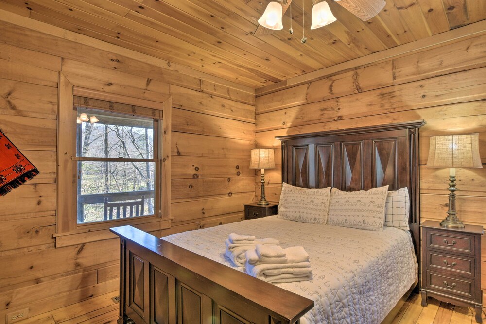 Creekside Marietta Cabin Retreat w/ Fire Pit! Marietta Vrbo