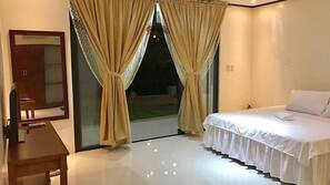 In-room safe, free WiFi, linens