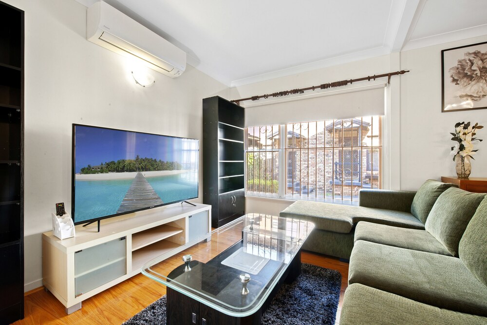 Inner West Gem Minutes from the City