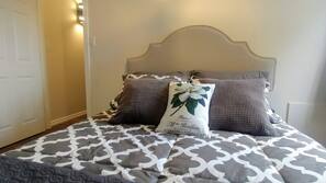 2 bedrooms, iron/ironing board, Internet, linens