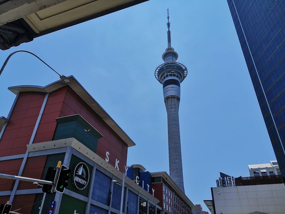Super Central 2 Bedroom Apartment In Auckland Hotel Rates