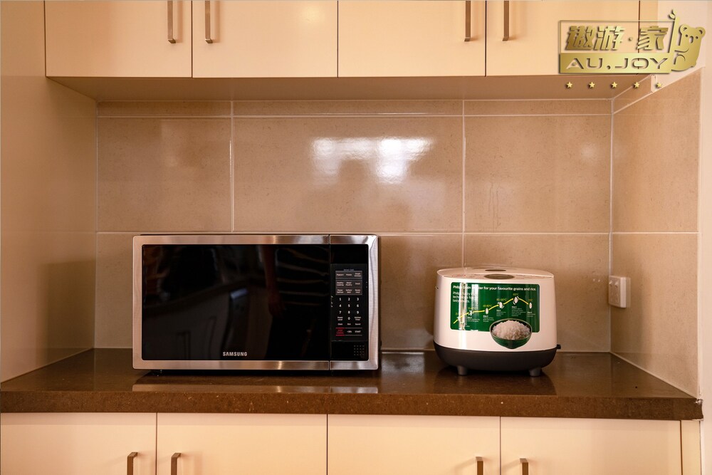 AUJOY 4 Bed  Townhouse Glen Waverley