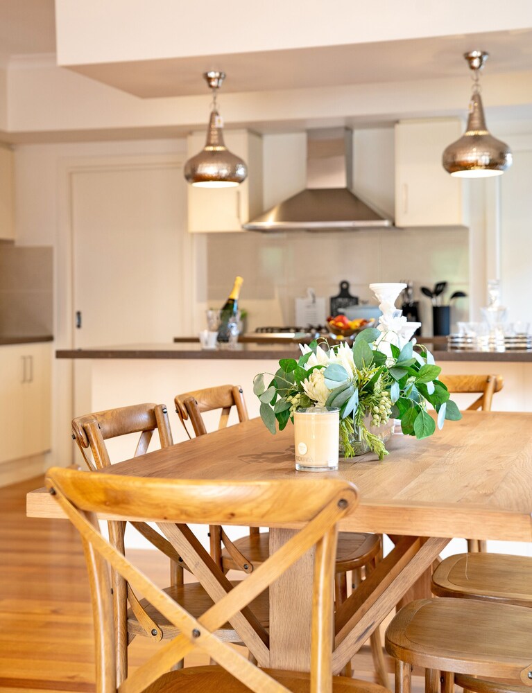AUJOY 4 Bed  Townhouse Glen Waverley