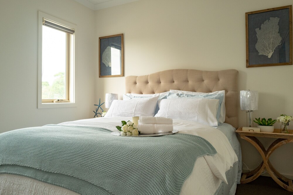 AUJOY 4 Bed  Townhouse Glen Waverley