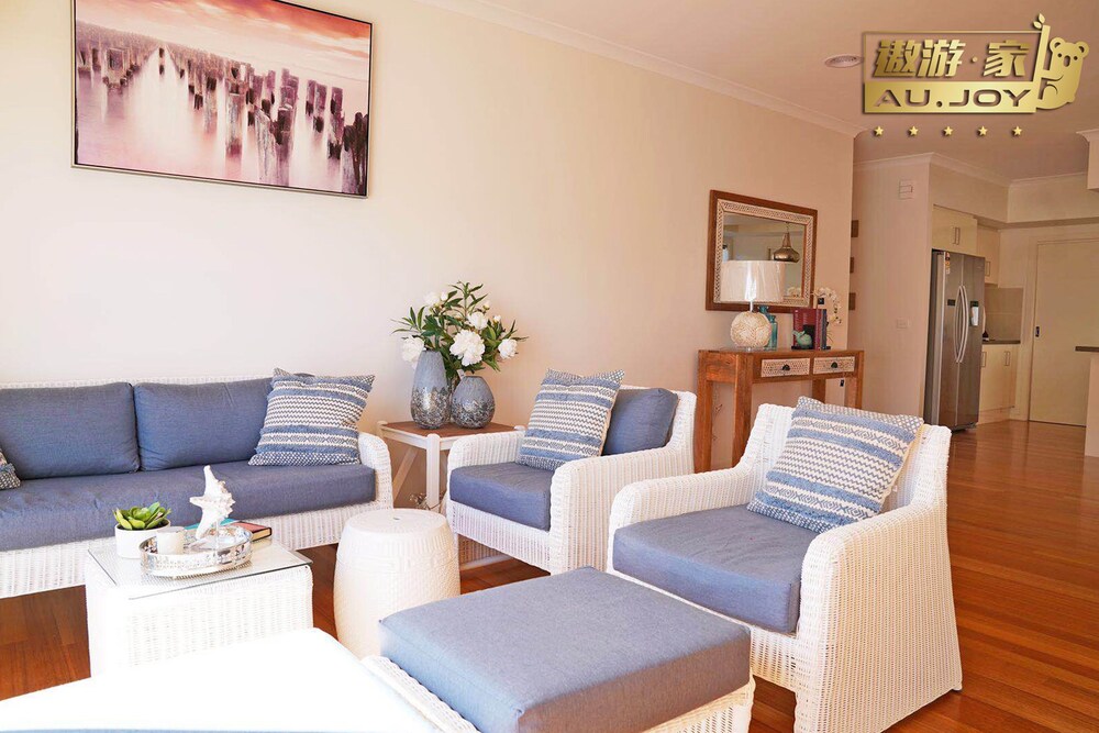 AUJOY 4 Bed  Townhouse Glen Waverley