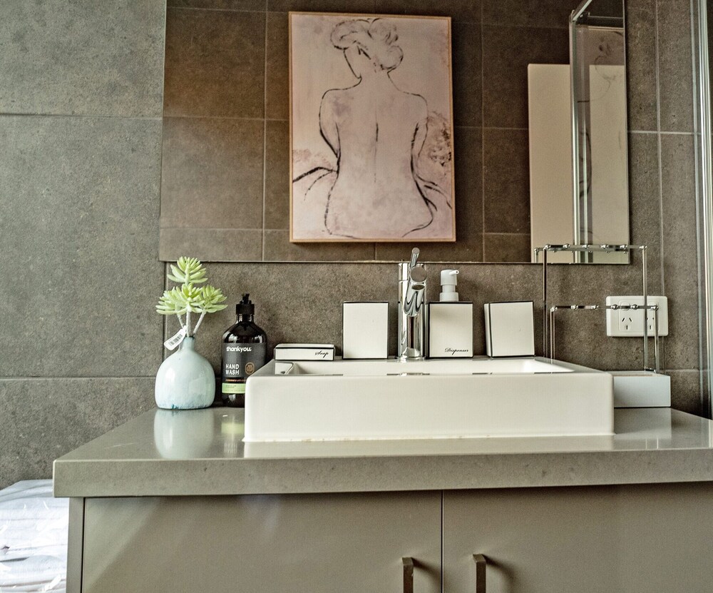 AUJOY 4 Bed  Townhouse Glen Waverley