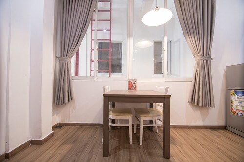 Reddoorz Plus Near Tan Dinh Market