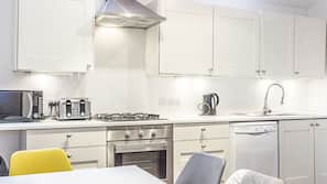 Fridge, microwave, oven, hob