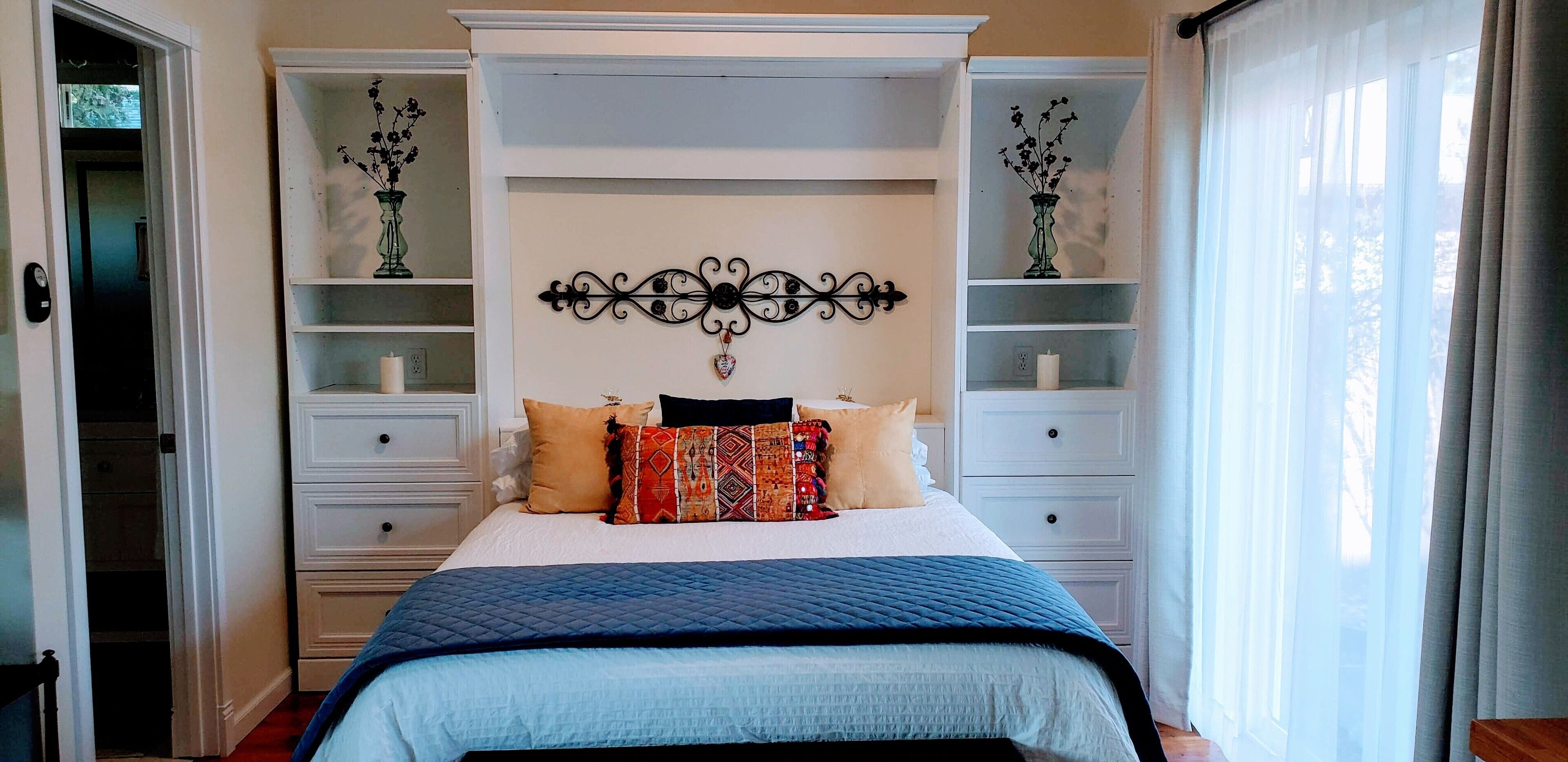 The Silverton Cottage- A Private Garden Retreat in Salem, United States