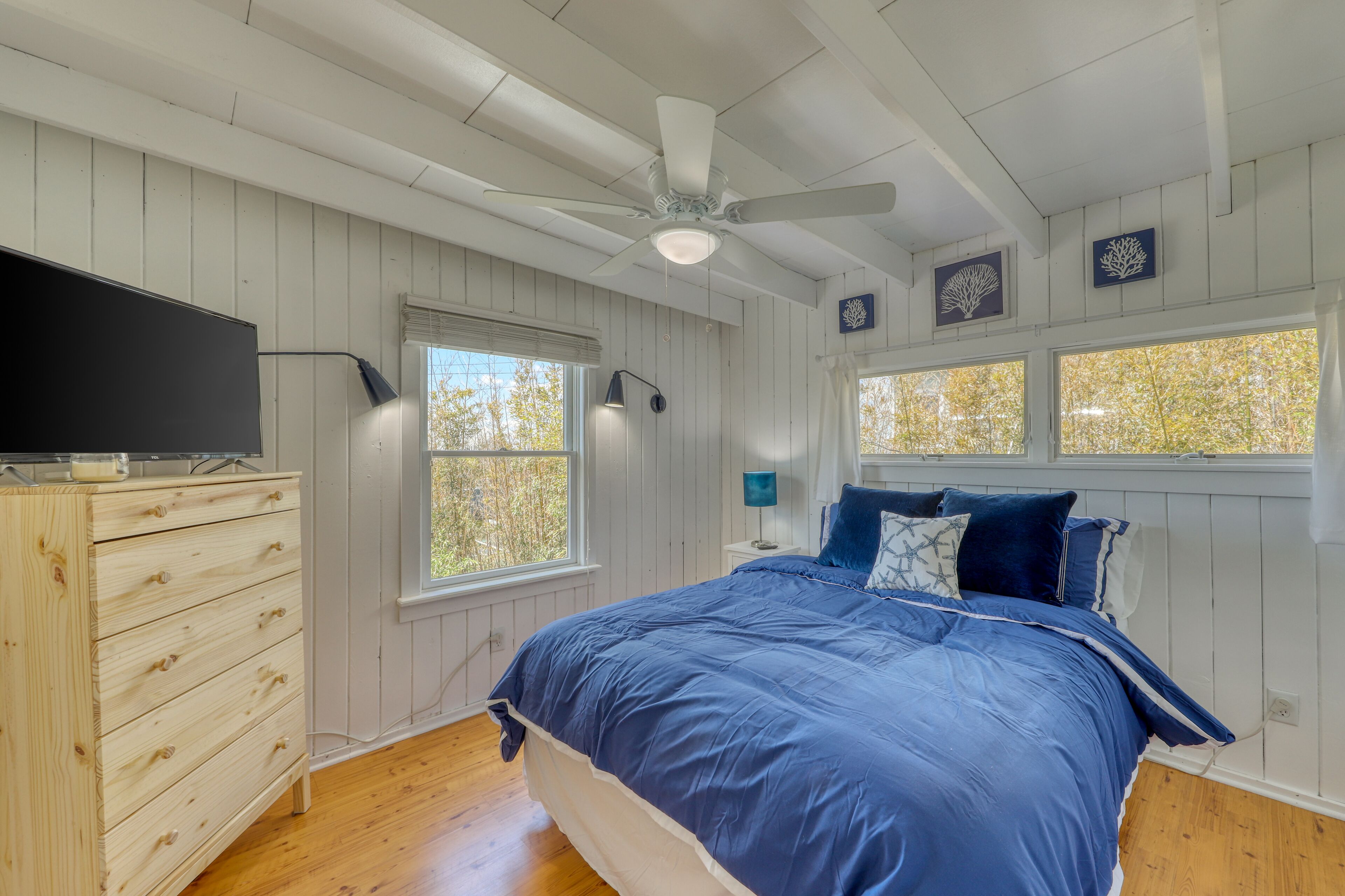 Dog-friendly apartment in Bay Shore, United States