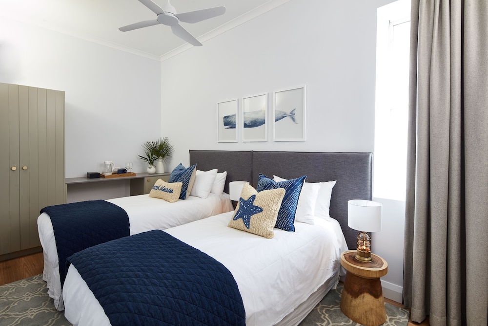 The Clovelly Hotel
