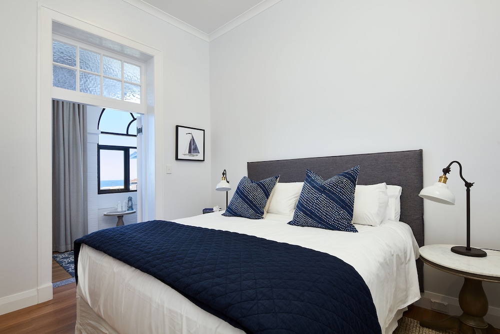 The Clovelly Hotel