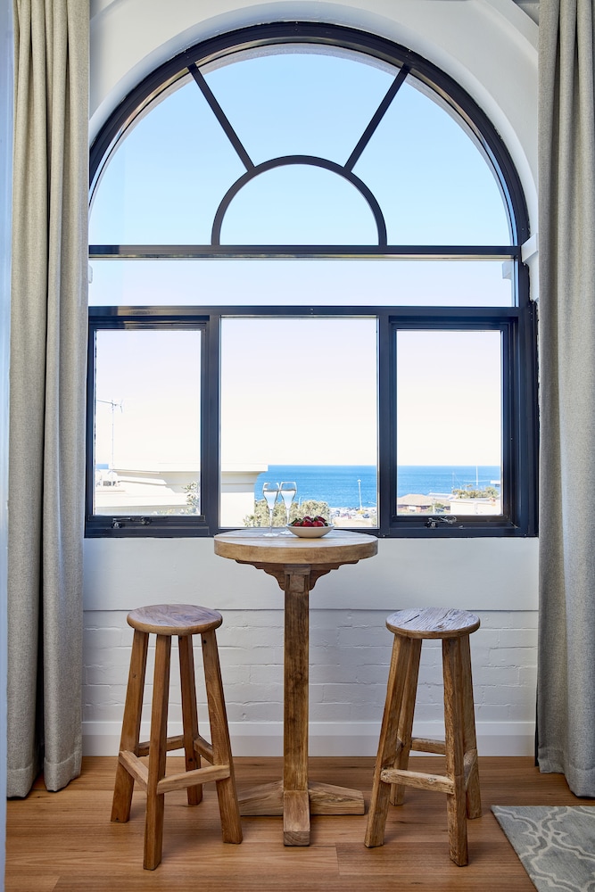 The Clovelly Hotel
