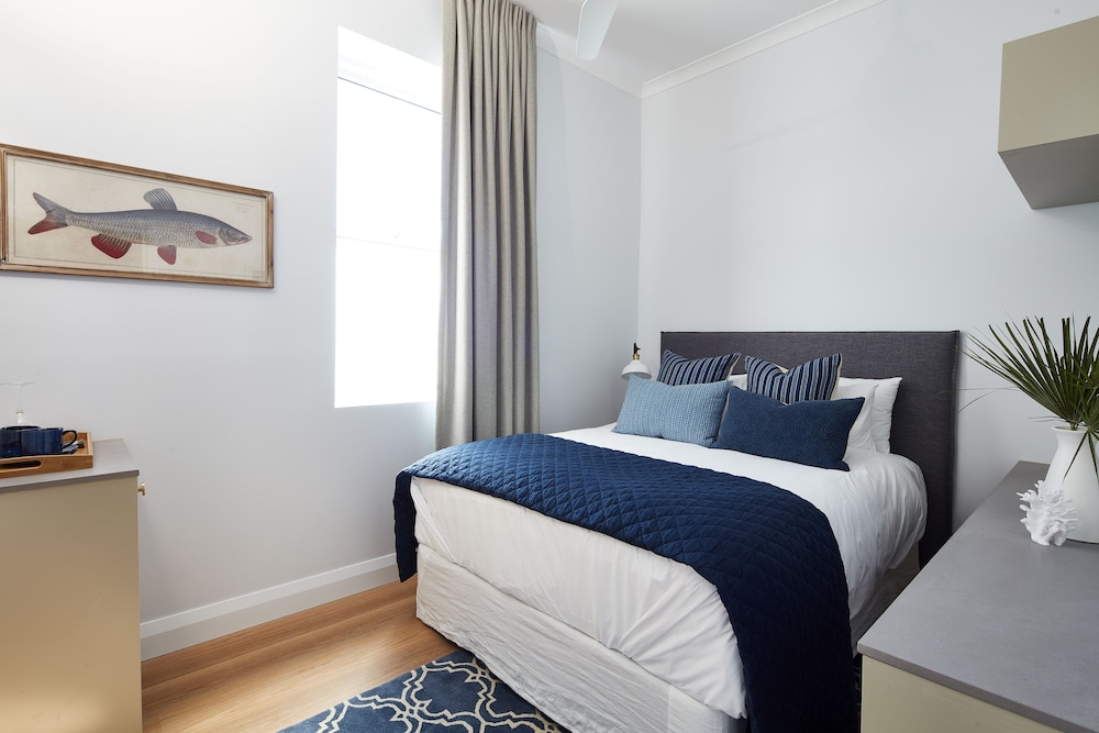 The Clovelly Hotel