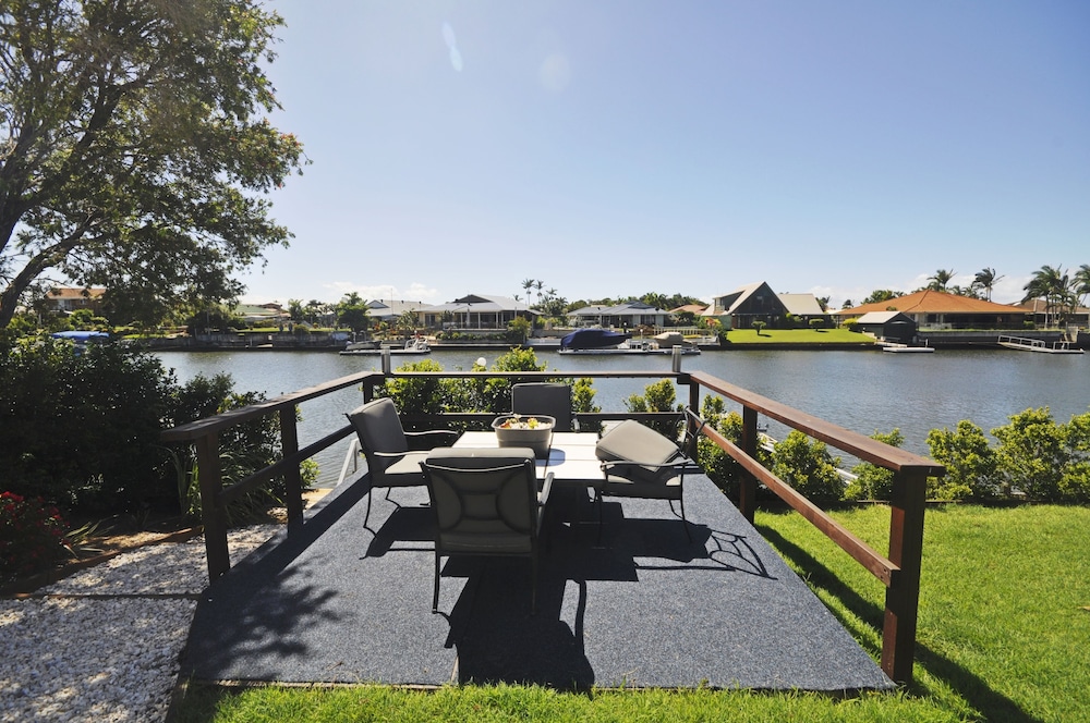 Bribie Island Canal Holiday Destination Brisbane Aus Best Price Guarantee Lastminute Com Au