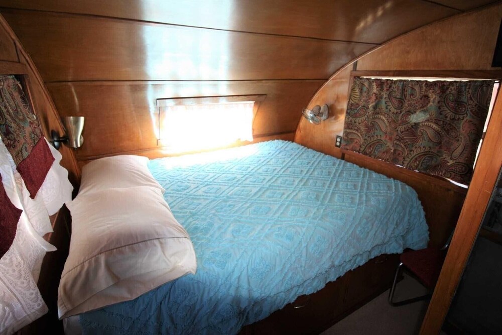 Vintage Spartan Trailer Coach 1 Br Home In Pipe Creek