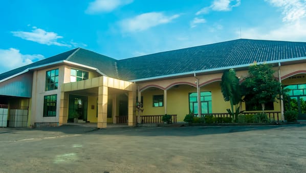 Hotel Hilltop Country Club in Kigali, Rwanda | Expedia