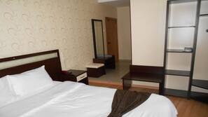 1 Schlafzimmer, Minibar, Schreibtisch, Bügeleisen/Bügelbrett