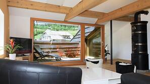 TV, fireplace