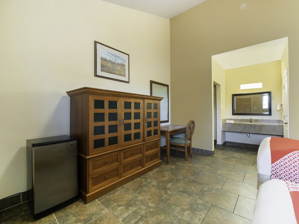 OYO Hotel Three Rivers TX Hwy 72 in Three Rivers Best Rates & Deals