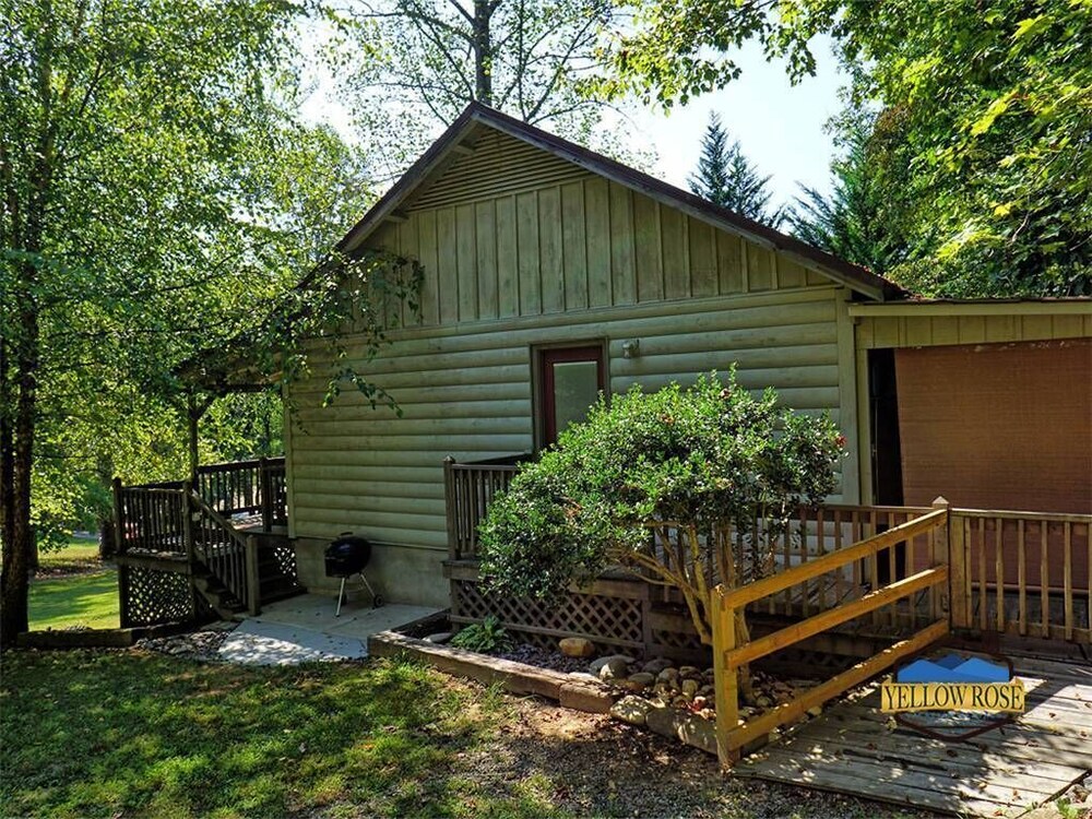 Barefoot Memories is perfect Bryson City or Cherokee Cabin Rental for