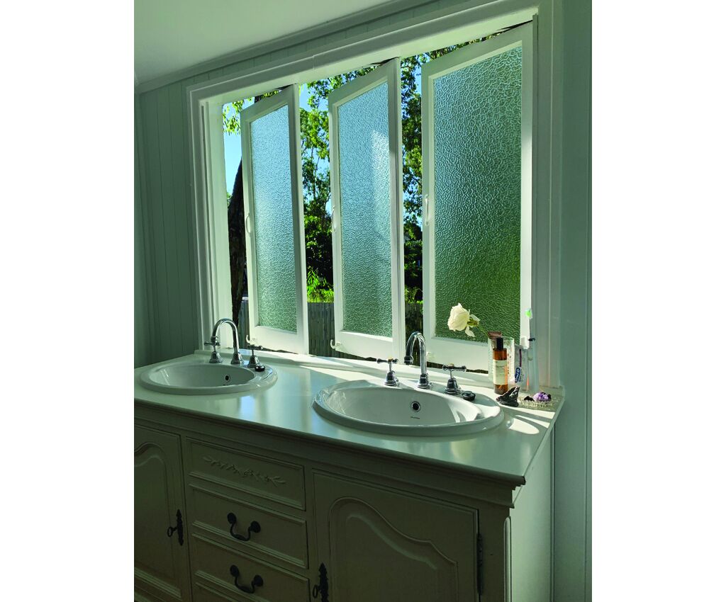 Spacious and light beach house - 7 mins from Cairns CBD