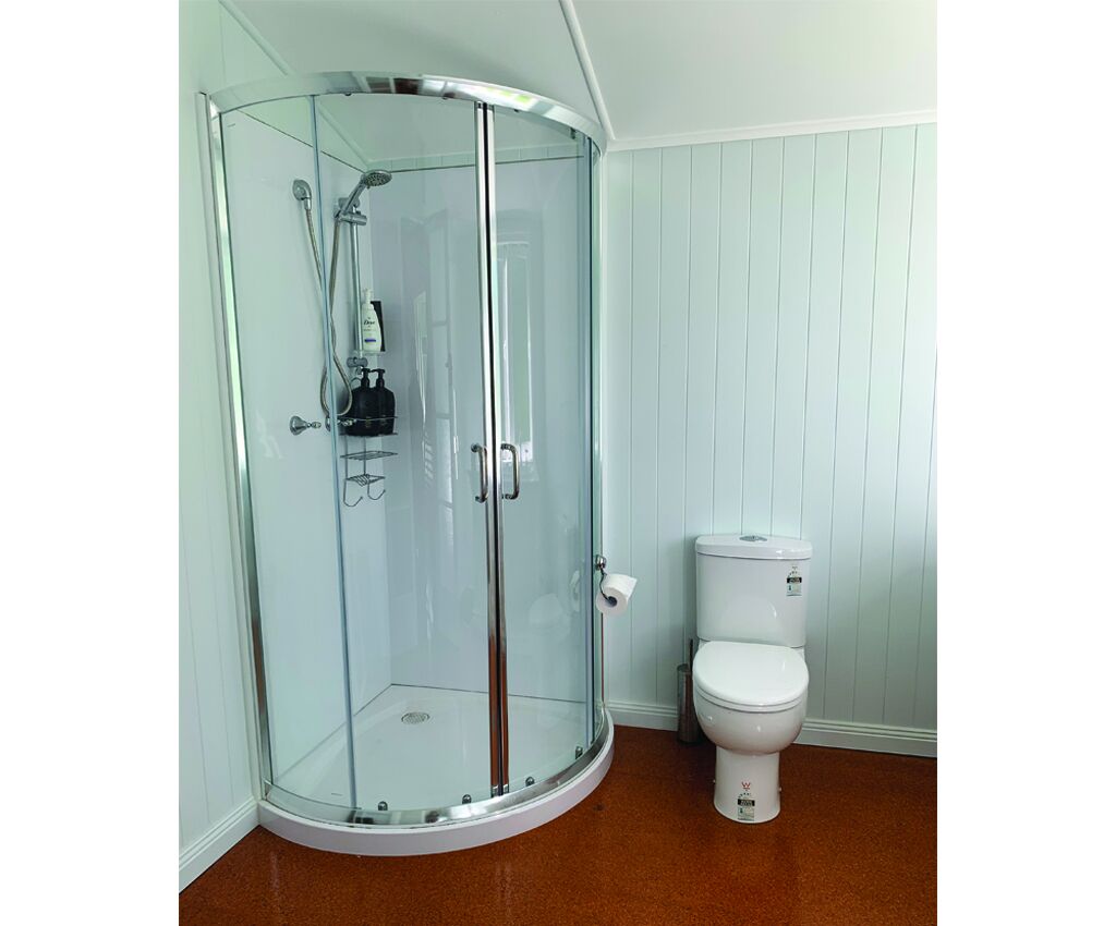 Spacious and light beach house - 7 mins from Cairns CBD