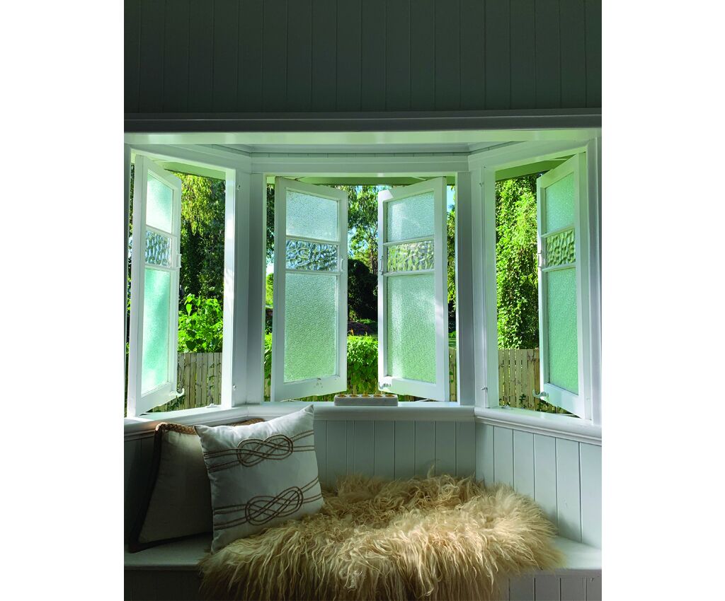 Spacious and light beach house - 7 mins from Cairns CBD