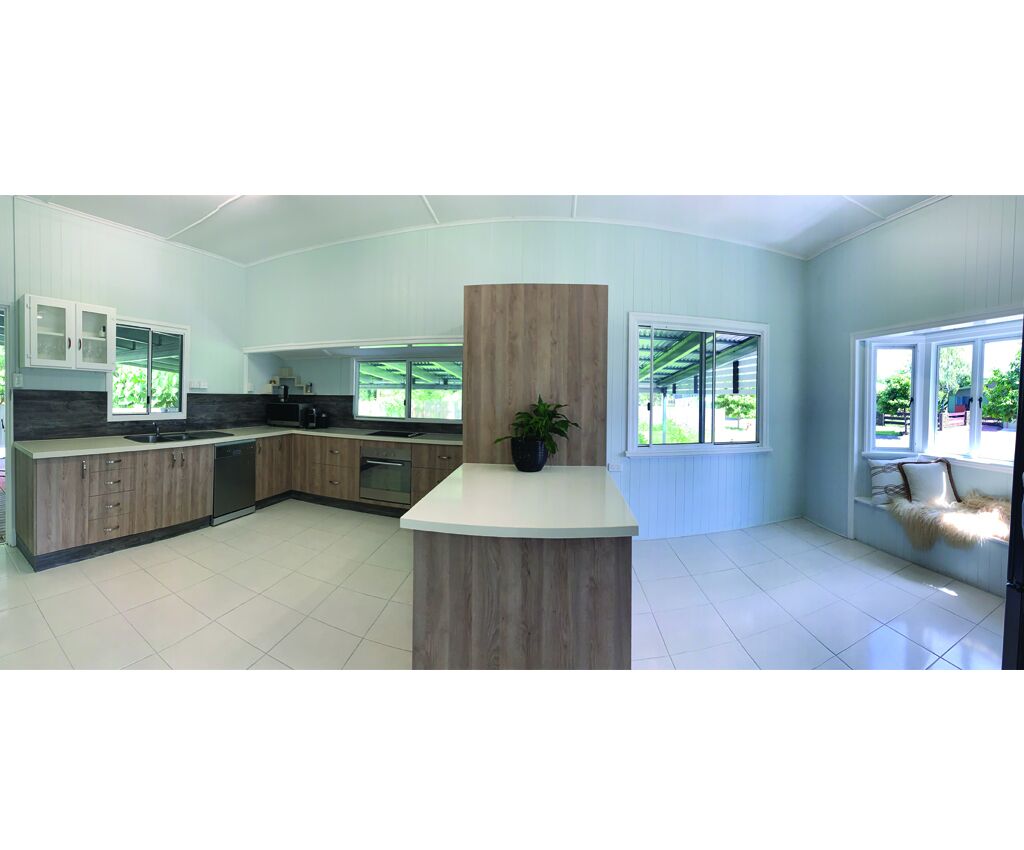 Spacious and light beach house - 7 mins from Cairns CBD