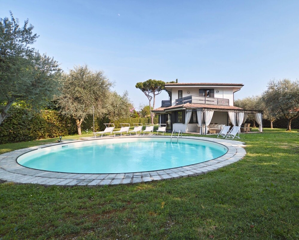 Luxury Villa Bianca In Manerba Del Garda Expedia