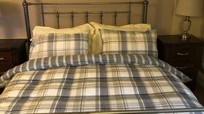 Iron/ironing board, free WiFi, linens
