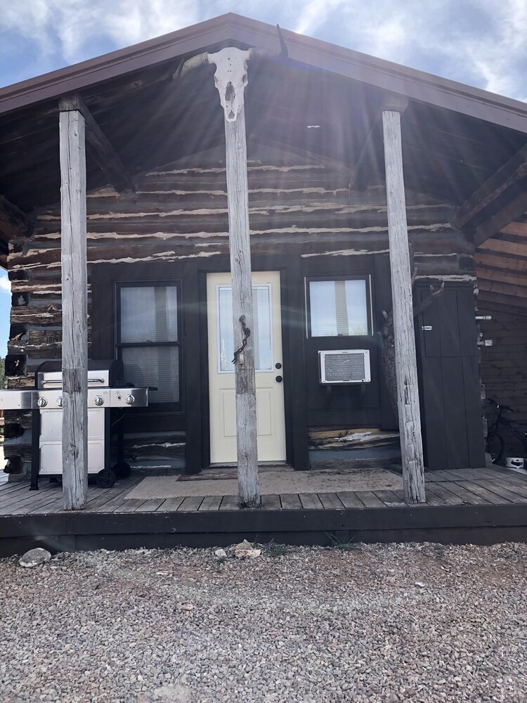 Rustic log cabin in the beautiful Wyoming Black Hills! in Sundance