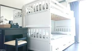 Edredones de plumas, caja fuerte, cortinas opacas y wifi gratis