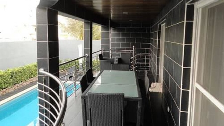 Villa French Luxe