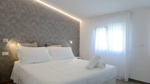 Minibar, in-room safe, individually decorated, individually furnished