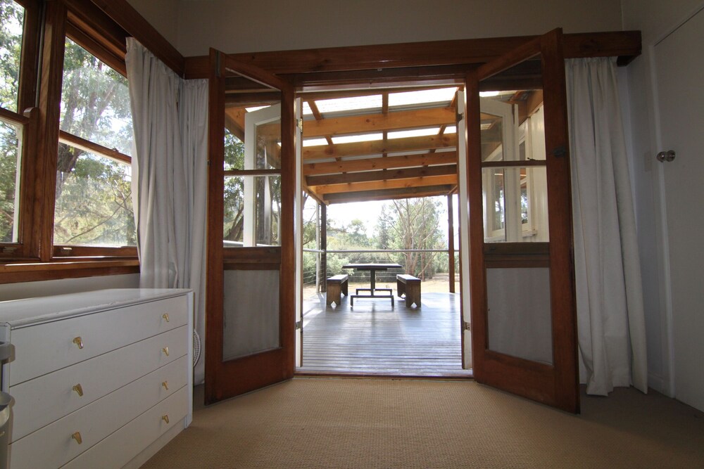 Private & tranquil waterfront house & property in Eildon's exclusive