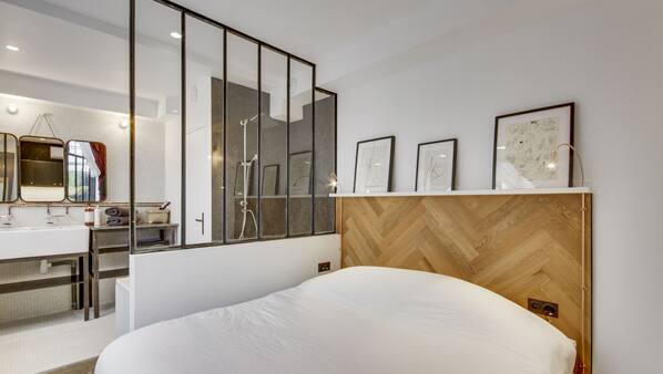 WiFi, bed sheets