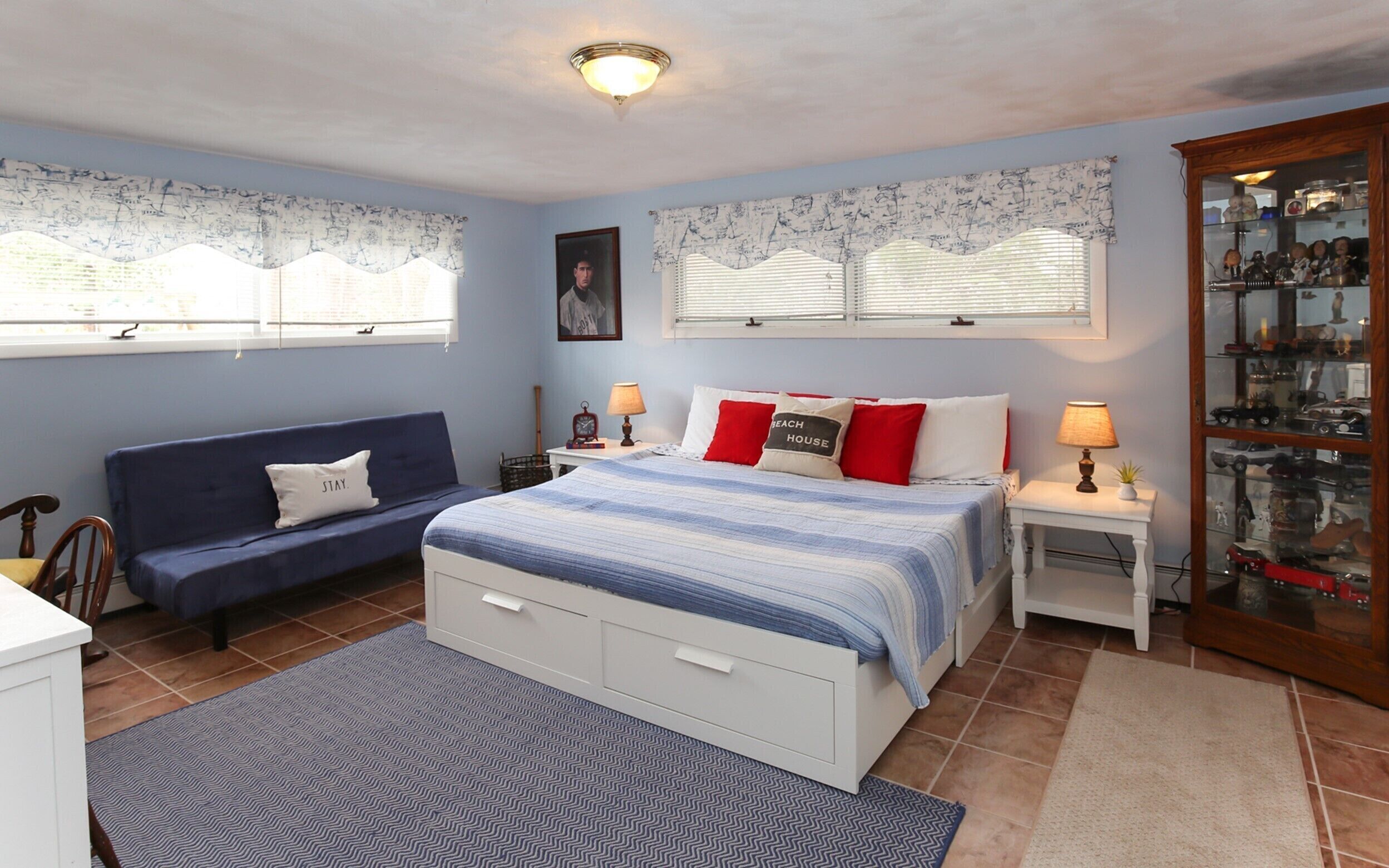 Grand 2 Bdrm Apt Walk to Town/beach, Kid Friendly in North Kingstown, United States