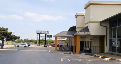 District Hotel Oklahoma City, I-44 By OYO