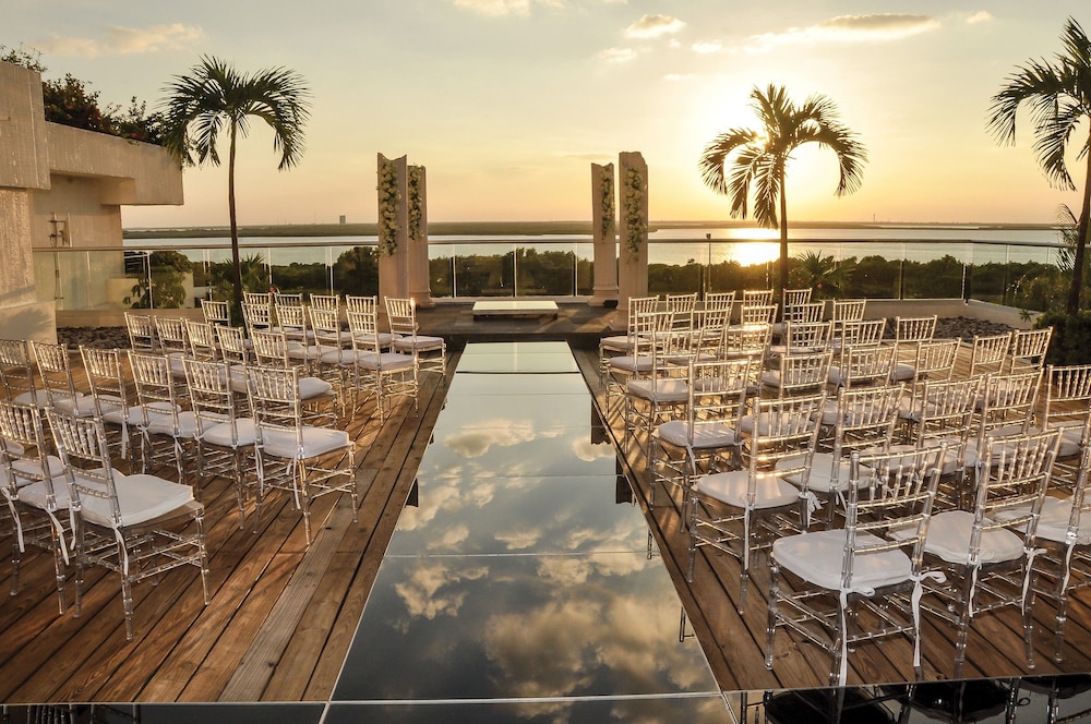 Outdoor wedding area, Now Emerald Cancun - All Inclusive