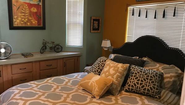 1 bedroom, iron/ironing board, Internet, linens