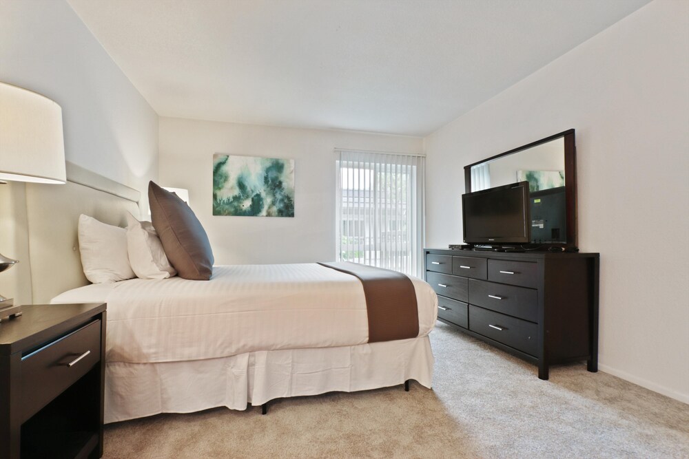 Urban Inspired 2 Bedroom Los Angeles Apartment Los Angeles