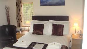 Iron/ironing board, free WiFi, linens