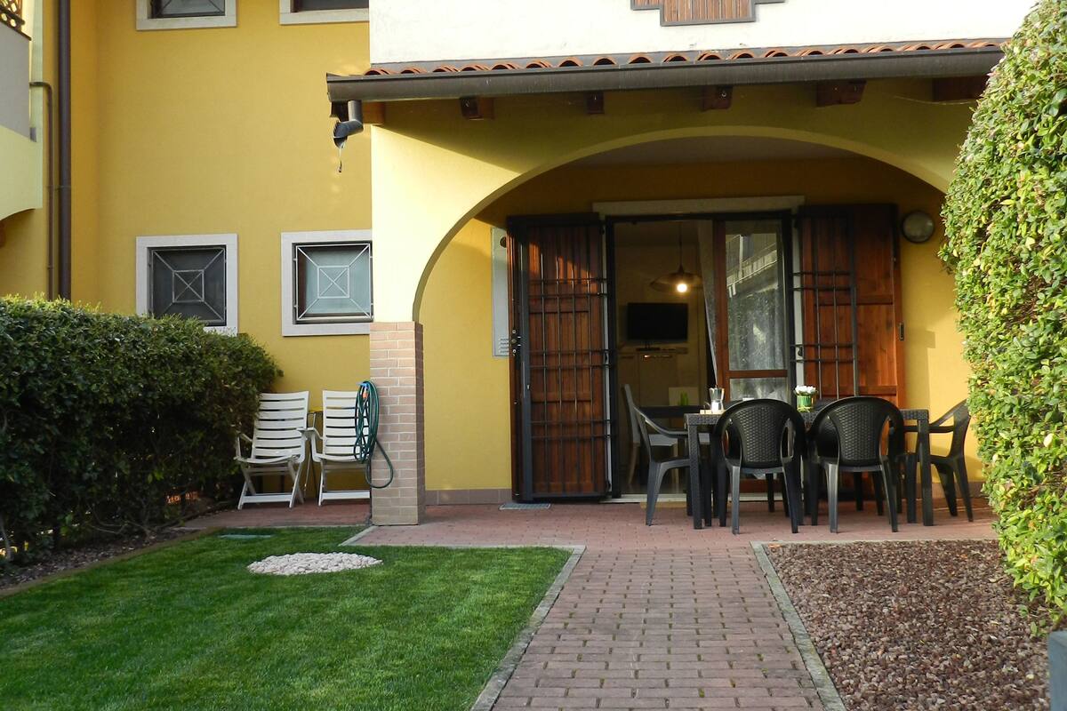 L Archetto Lazise Italia Expedia It