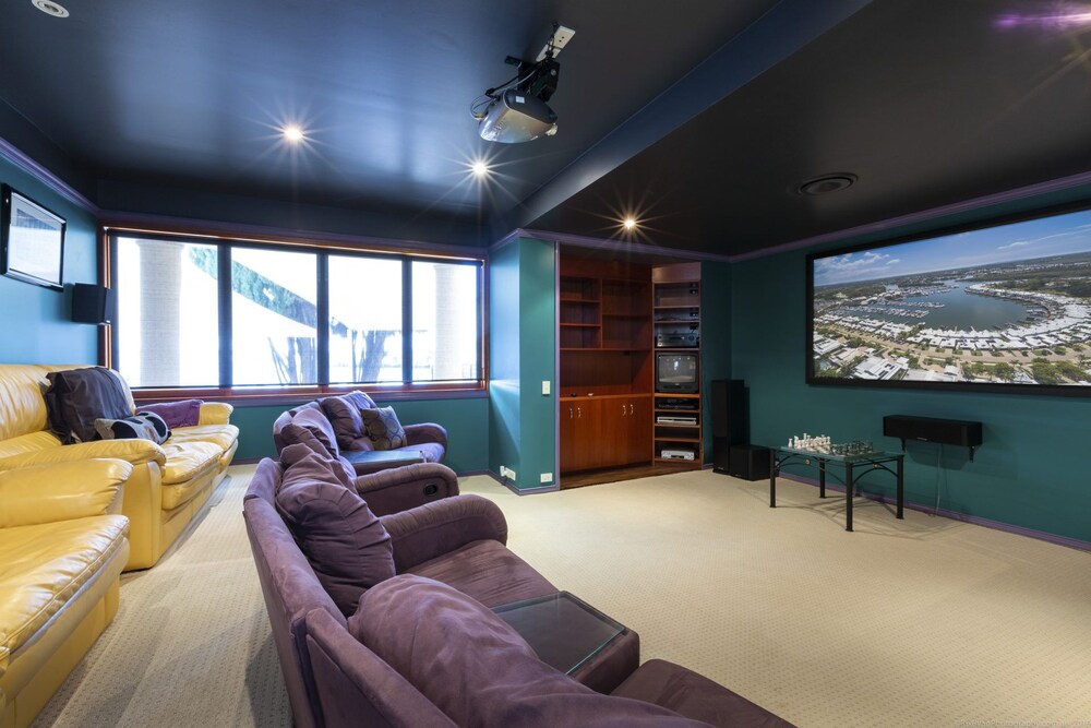 Spectacular North Facing Harbour Front Villa