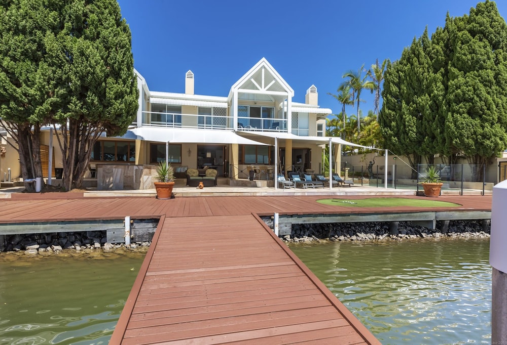 Spectacular North Facing Harbour Front Villa